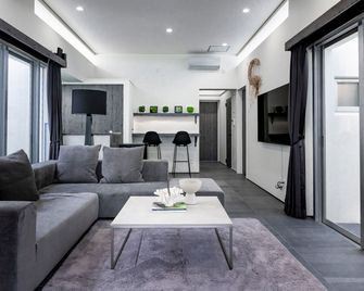 Villa Conte - Miyakojima Island - Вітальня