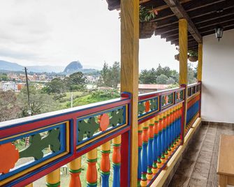 Roble Colonial - Apartamentos Deluxe en Guatapé - Guatapé - Balcony