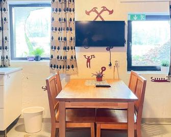 Scenic Holiday Home in Hoor - Hoor - Jídelna