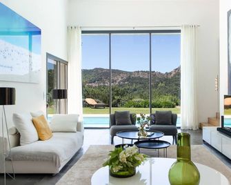 Superb modern villa with view in a green setting, 4 bedrooms & 3 bathrooms - La Garde-Freinet - Huiskamer