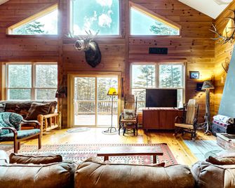 Moose Lane Waterfrontatv/Snowmobile Access - Greenville - Living room