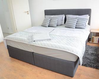 Charmantes tierfreundliches Gästeappartement - Halberstadt - Schlafzimmer