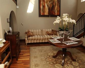 Village Ridge Boutique Stays - Pretoria - Living room