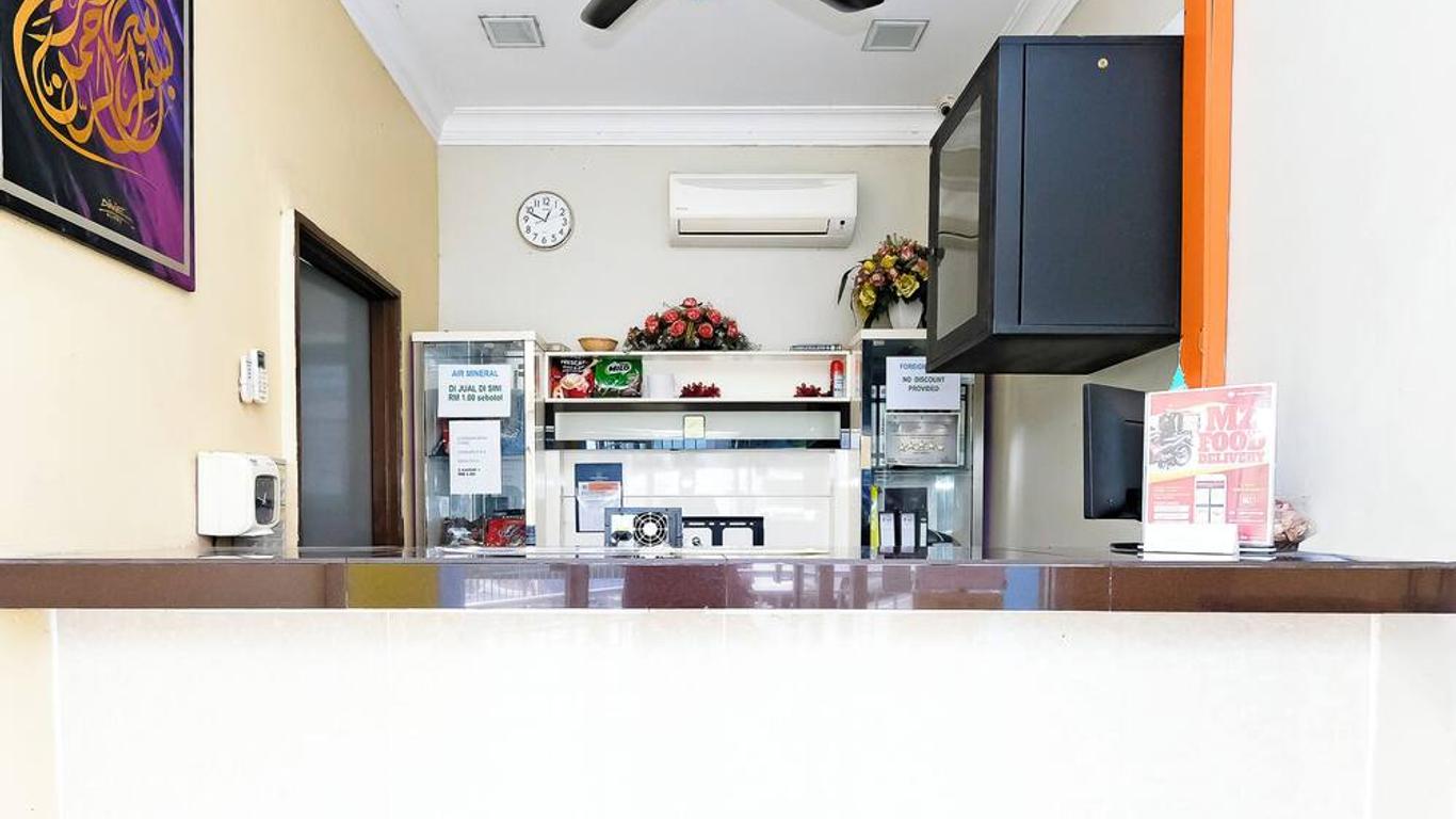 OYO 714 Arina Hotel