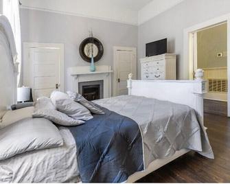 Classic/Modern Downtown Home - Valdosta - Bedroom