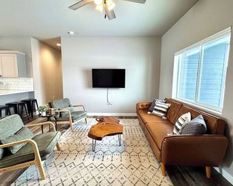 Little Peaks - Pinedale - Living room