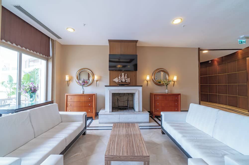 Pineta Park Deluxe Hotel - מרמריס - טרקלין