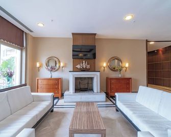 Pineta Park Deluxe Hotel - מרמריס - טרקלין