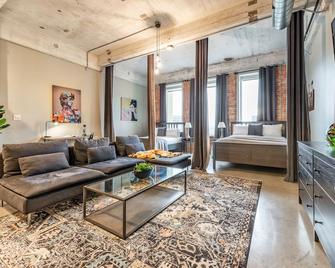 Large Modern Loft Style 3bd in Downtown Dallas - Dallas - Living room