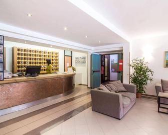 Hotel Verdeneve - Opi - Receptie