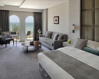 فندق ومنتجع موڤنبيك البدع - مدينة الكويت - غرفة معيشة