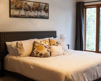 The Bunkhouse- fire pit, waterfall, games, private retreat for the family! - Mansfield - Habitación