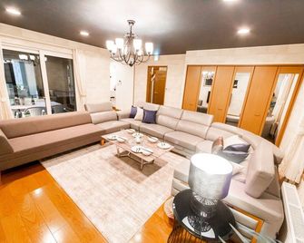 The Worldwide House - Sapporo - Sala de estar