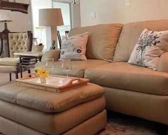 The River House - Charles Town - Olohuone