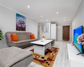 Stylish Apartment For up to 4 Guests With WiFi, Free Parking - Vilkaviskis
