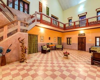 Bison Manor Country Retreat - Kutta - Лоббі