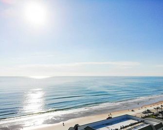 Driftwood Dreams- Daytona Beach Resort - Daytona Beach - Playa