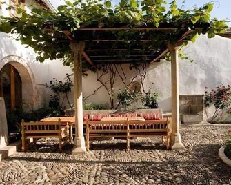 Bosnian National Monument Muslibegovic House - Mostar - Patio
