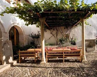 Bosnian National Monument Muslibegovic House - Mostar - Binnenhof