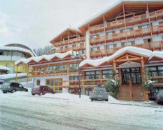 Hotel Union - Dimaro - Gebäude