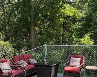 Villa with private heated pool in Boston's elite enclave - Newton - Balkon