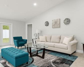 Entire House close to everything. - 세프너 - 거실