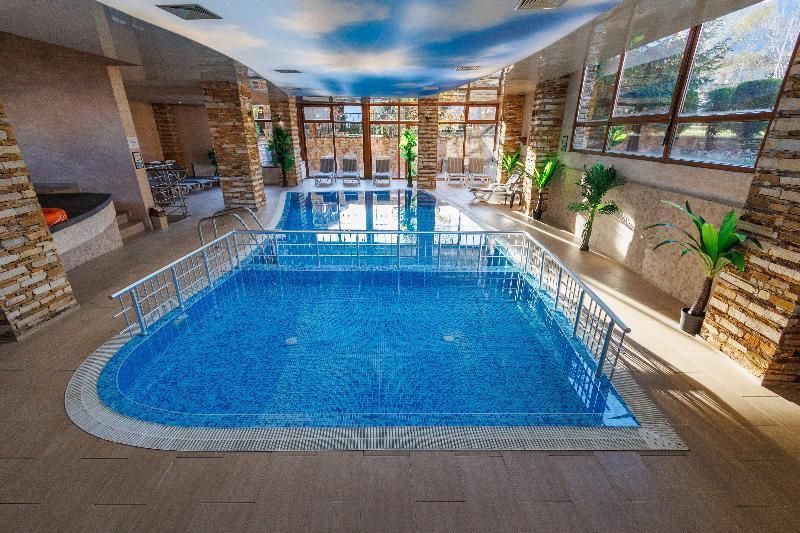 Green Wood Hotel & Spa - בנסקו - בריכה