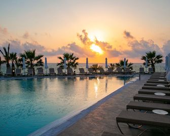 لويس بافوس بريز - بافوس - حوض السباحة