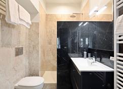 Cinque Terre The Arcade Apartment - Two bathrooms - La Spezia - Baño