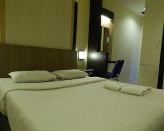 Green Leaf Inn - Pontianak - Slaapkamer