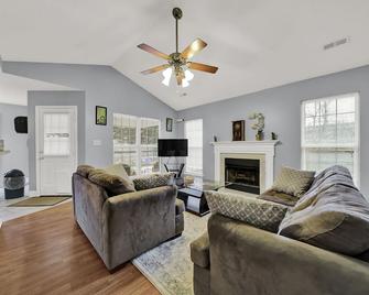Cozy Ranch - Matthews - Living room