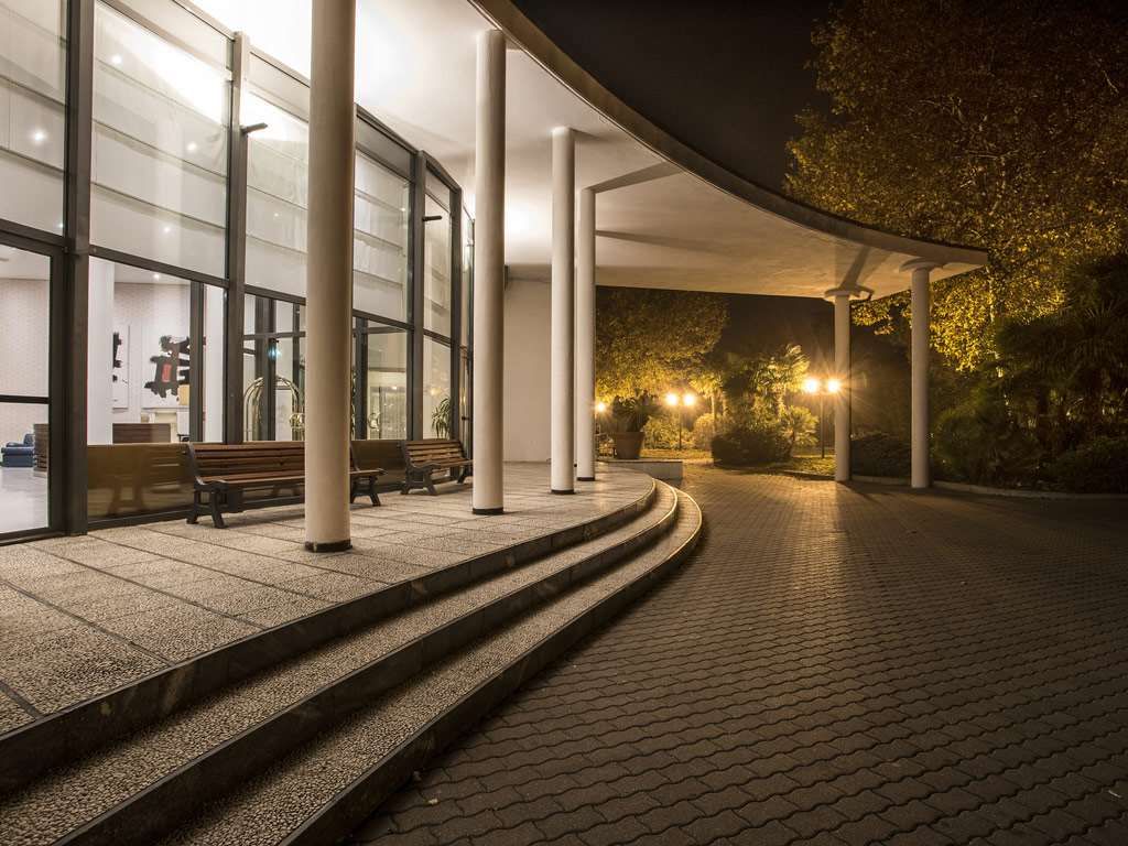Flyon Hotel & Conference Center thumbnail 2
