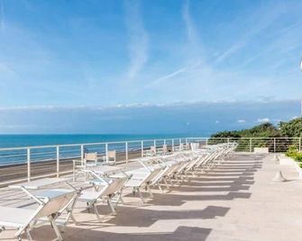 Hotel Alta La Vista - Marina di Castagneto - Balkon