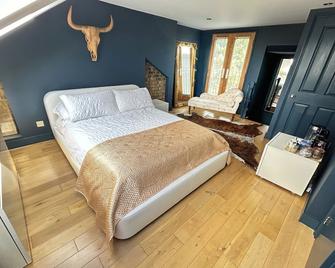 the crown loft ensuite luxury accomodation - Kingston upon Thames - Bedroom