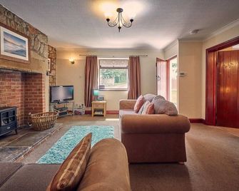 Host & Stay - Rose Cottage - Bamburgh - Living room