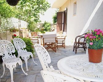 Iliotropio Studios - Loutra Edipsou - Patio