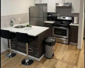 Crown height 3 Bedroom Townhouse - بروكلين - مطبخ