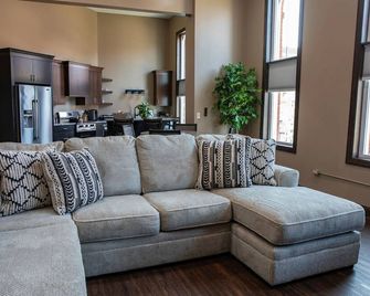 Trails to Ales Liberty Suite 1 - Franklin - Living room