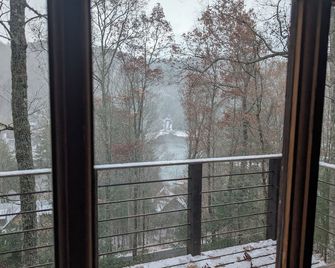 Blue Ghost Host Winter - Cullowhee - Balcony