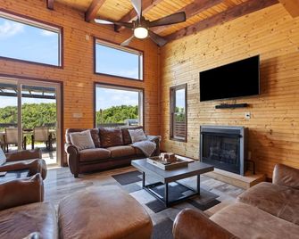 Nearly 360 degree Mountain View! Private setting, Big Hot Tub, Wi-Fi, Gas Grill - Campton - Sala de estar