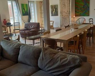 logement entier spacieux et confortable à 1 h de Paris - Courtenay - Sala de estar