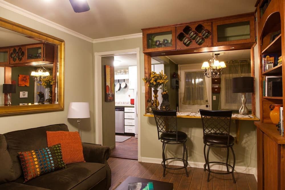 A Cozy Cottage In South Addition, Right Next To Downtown Anchorage - אנקוראג' - סלון
