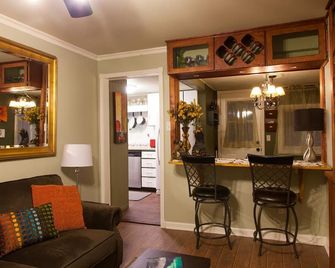 A Cozy Cottage In South Addition, Right Next To Downtown Anchorage - אנקוראג' - סלון