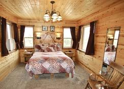Africa Decorated Cabin Overlooking the Canyon! - Monticello - Chambre