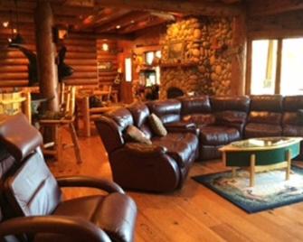 Sept. 23rd - Oct. 2nd, 2016 ~ Beautiful Williams Lake Home ~ Ryder Cup Rental - Chanhassen - Lounge