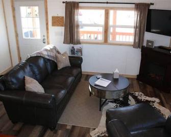 Hayfield Cabin 1, a place to get away from it all! - Fort Laramie - Living room