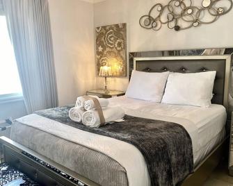 Relax with whole family at peaceful place and enjoy easy access to everything. - El Segundo - Habitación