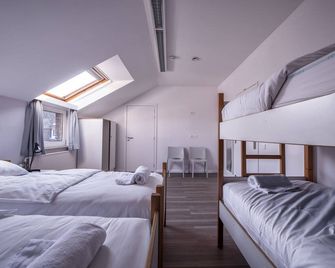 Auberge Des 3 Fontaines - בריסל - חדר שינה