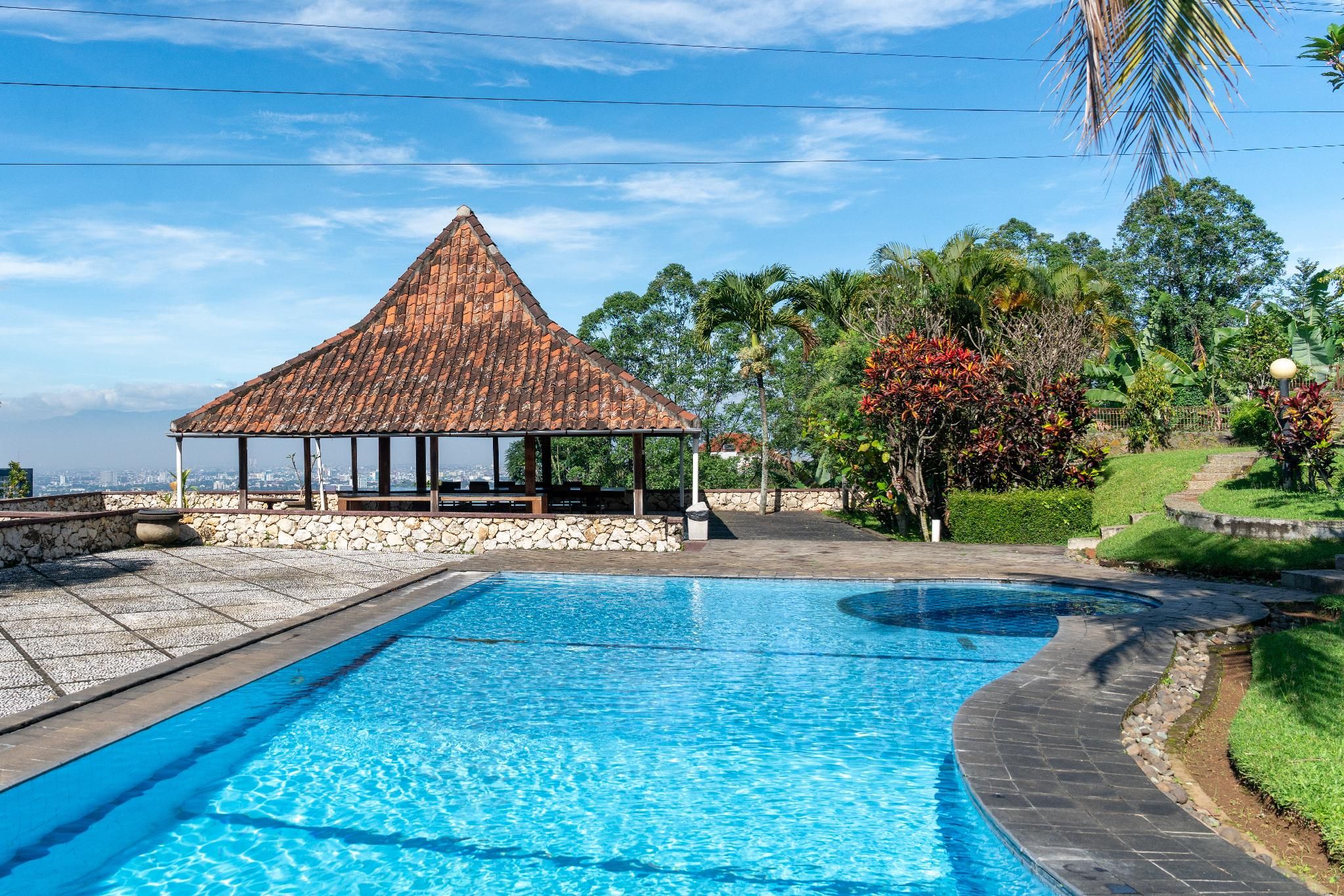 Dago Heuvel Resort - Bandung - Piscine