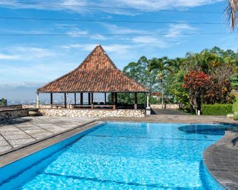 Dago Heuvel Resort - Bandung - Piscine